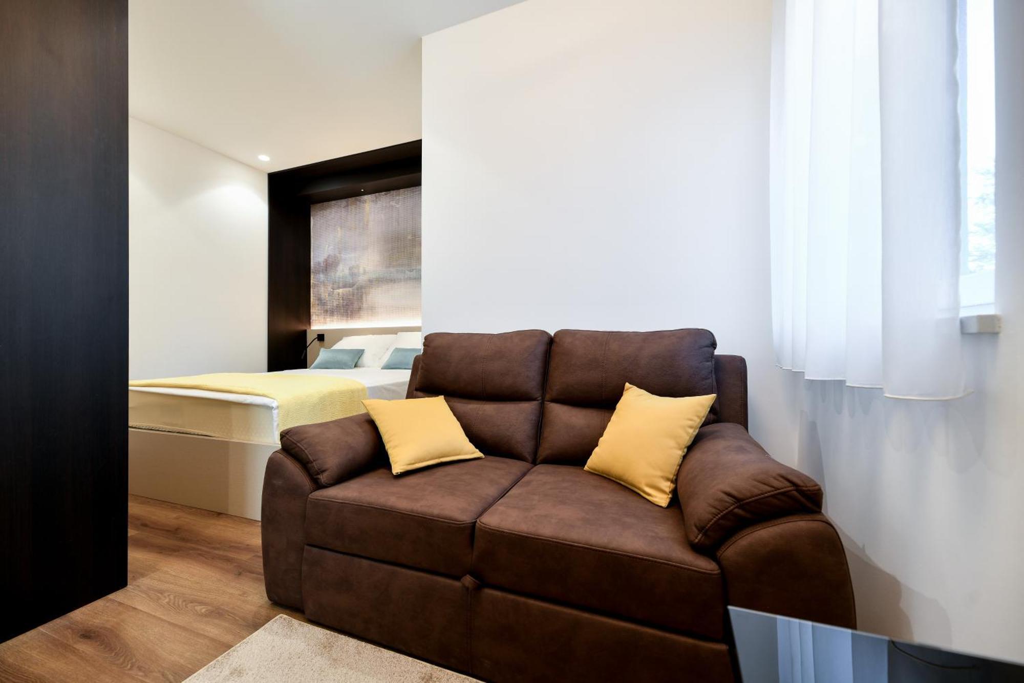 توراني Crowonder Apartments & Rooms Oaza With Heated Swimming Pool And Sauna المظهر الخارجي الصورة