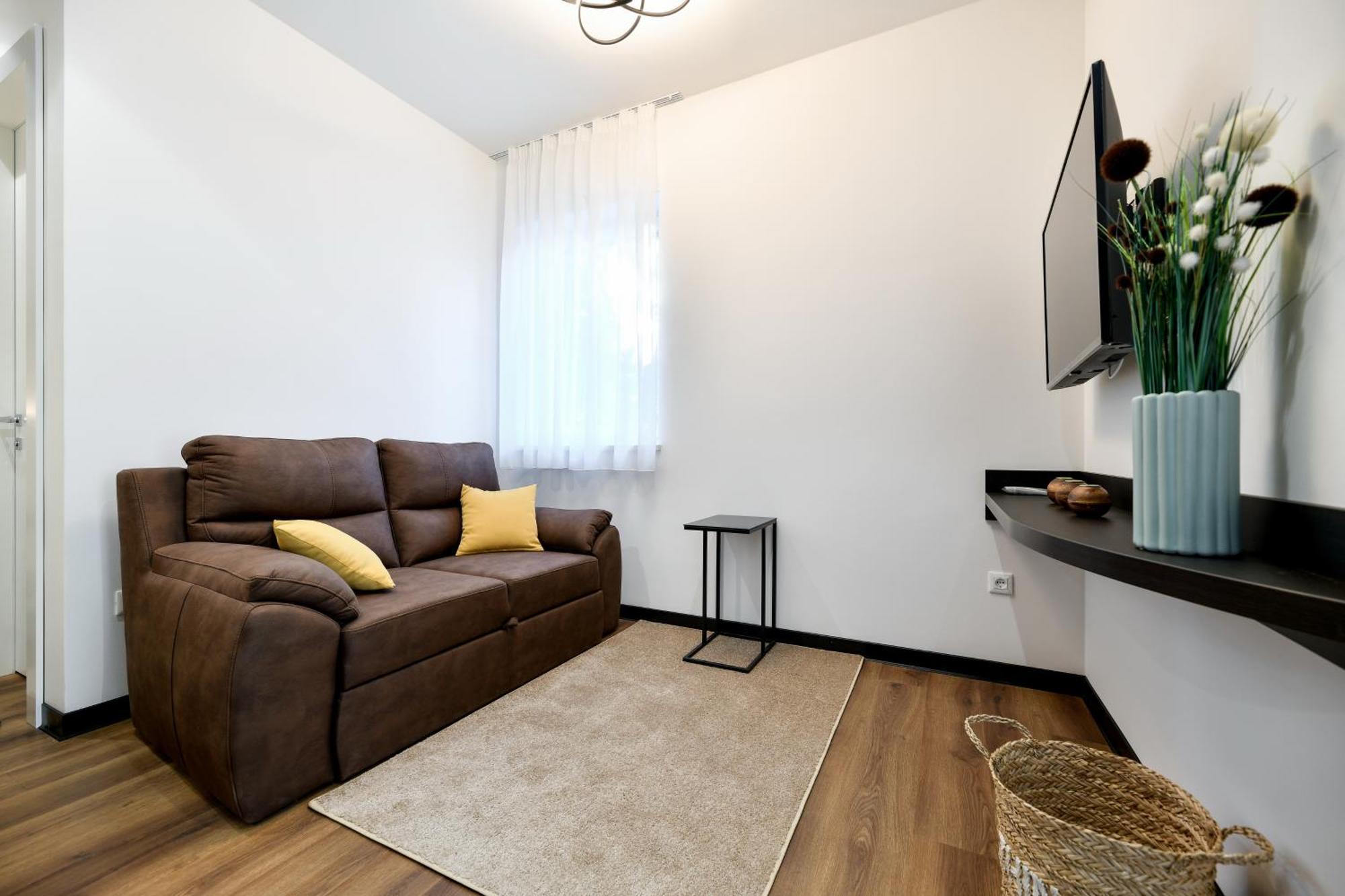 توراني Crowonder Apartments & Rooms Oaza With Heated Swimming Pool And Sauna المظهر الخارجي الصورة