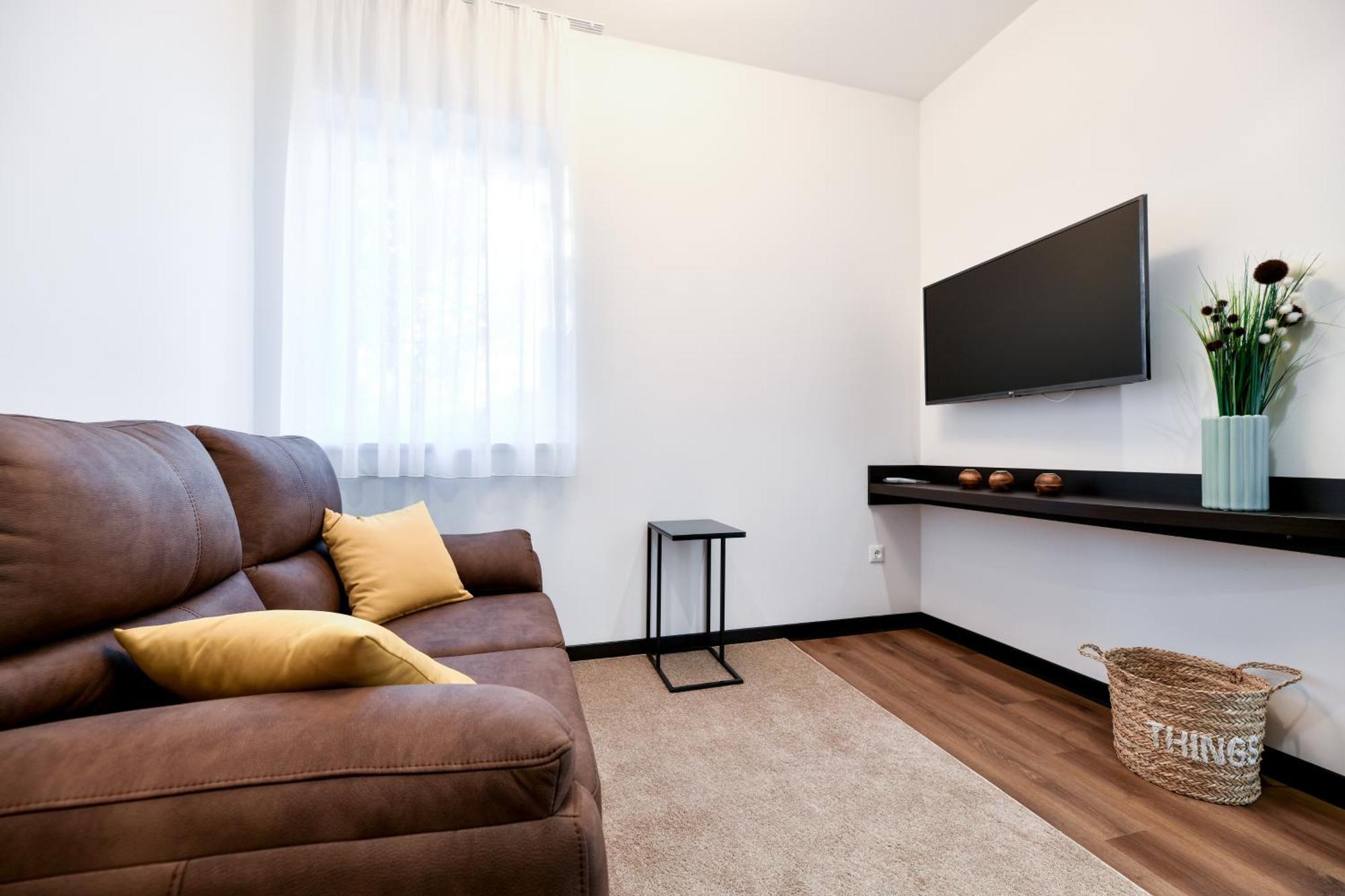 توراني Crowonder Apartments & Rooms Oaza With Heated Swimming Pool And Sauna المظهر الخارجي الصورة
