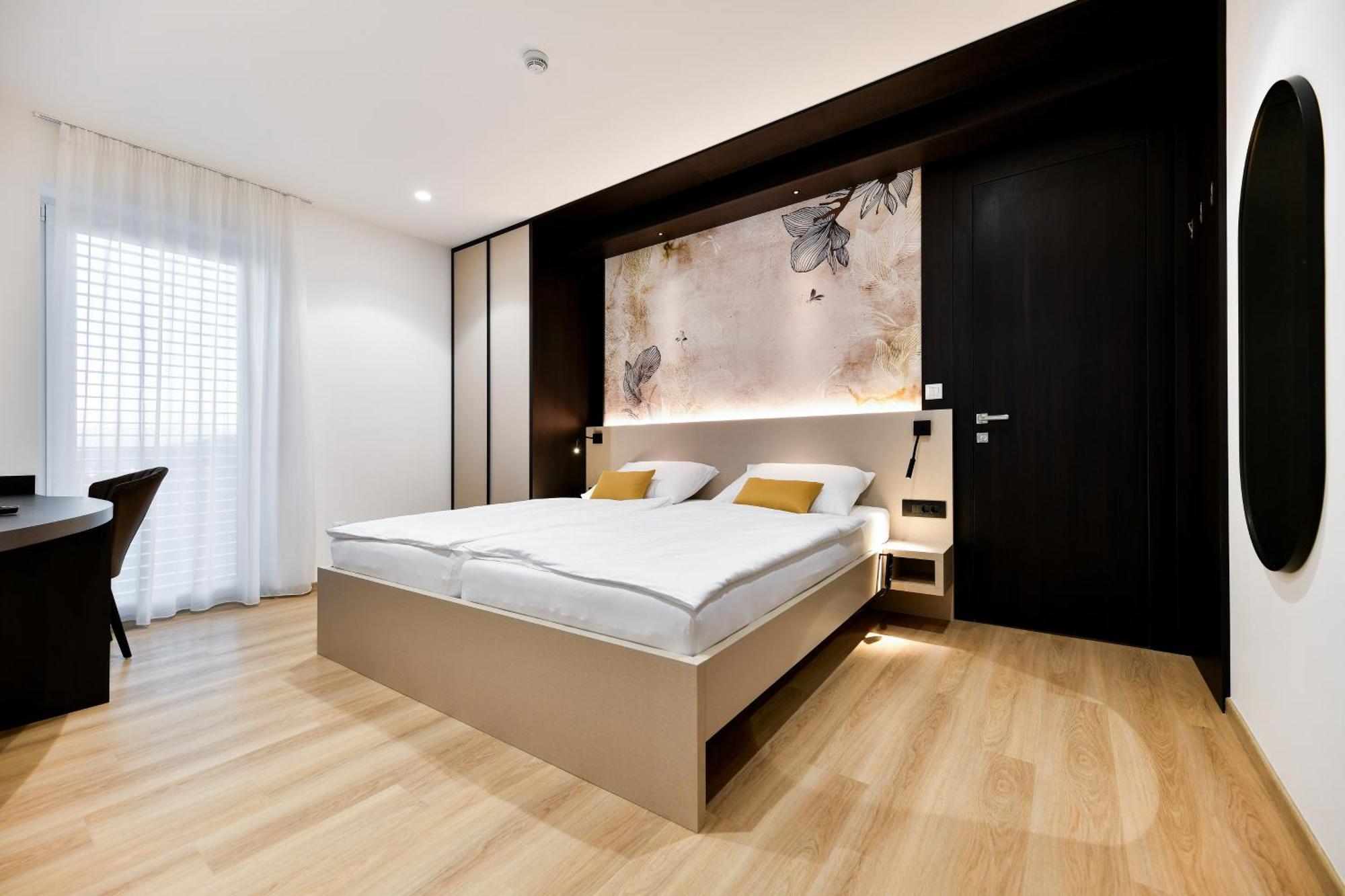 توراني Crowonder Apartments & Rooms Oaza With Heated Swimming Pool And Sauna المظهر الخارجي الصورة